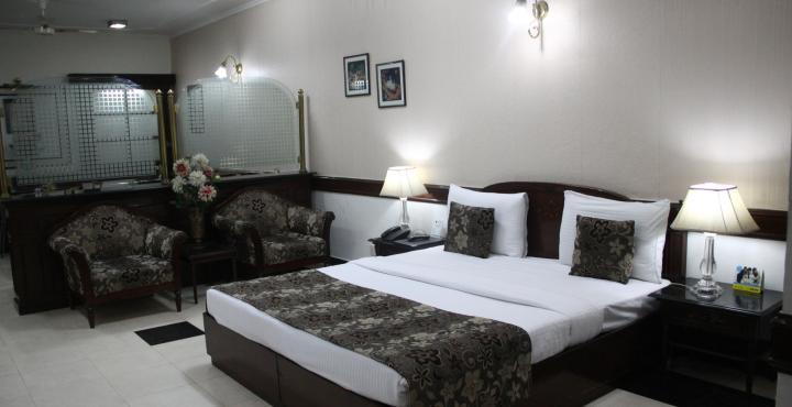 Couette-café Amar Inn- Lajpat Nagar Market New Delhi